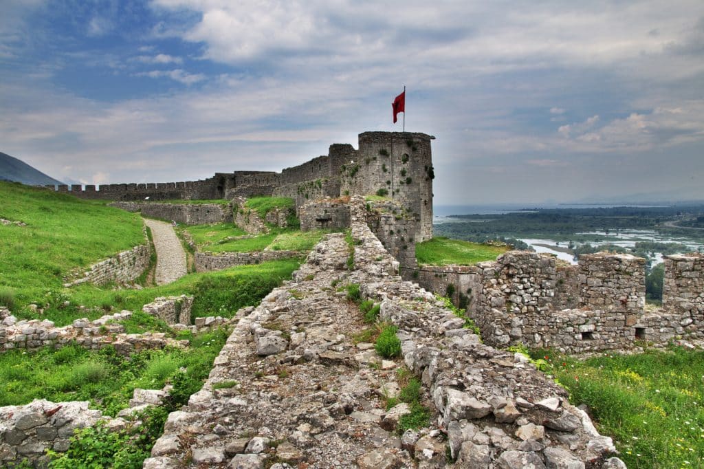 Oud kasteel met stenen muren in Albanië | rondreis albanie
