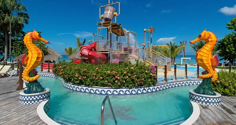 Kindvriendelijk waterpark met zeepaardjes beelden in Jamaica