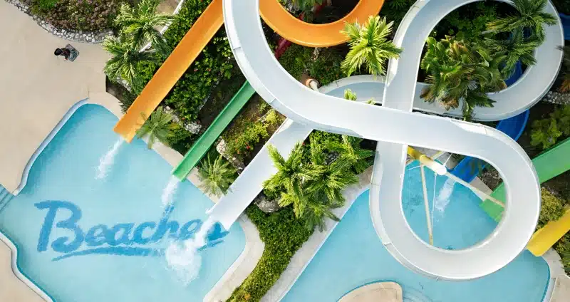 Waterglijbanen en zwembaden in Jamaica
