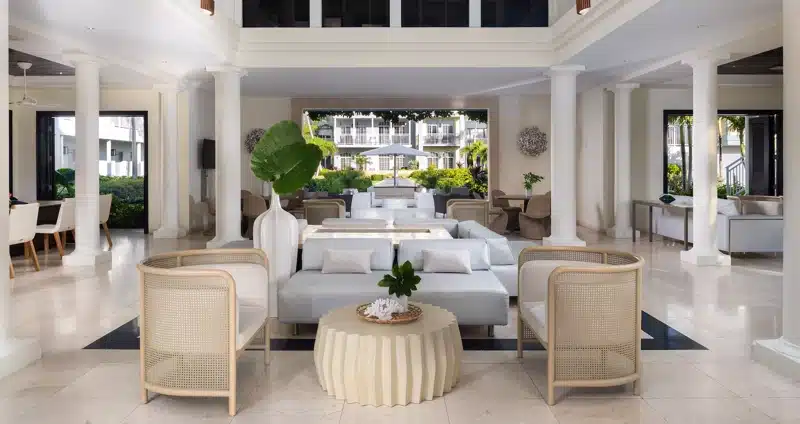 Moderne lobby van resort Turks en Caicos