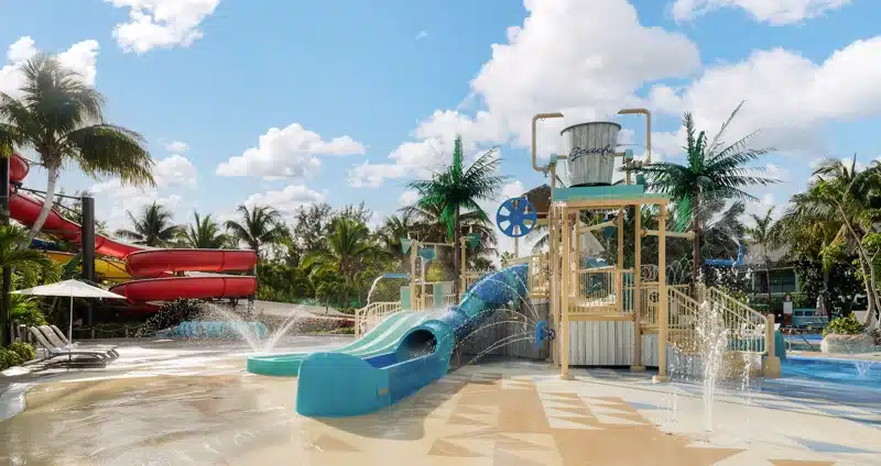 Speelwaterpark met glijbanen in Turks en Caicos