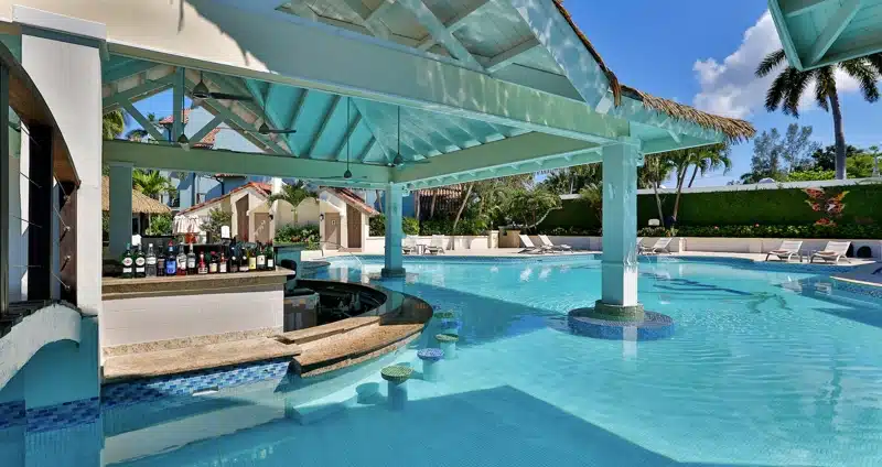 Swim-up bar Sandals Negril Jamaica