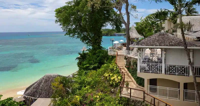 Trap langs het resort bij Sandals Royal Plantation