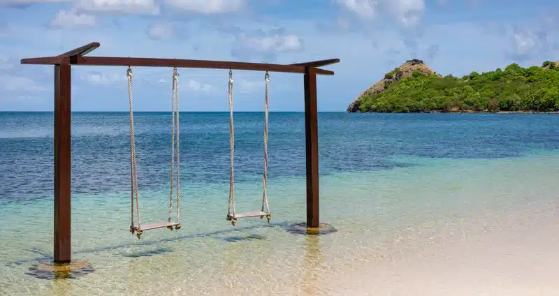 Schommel in zee bij Sandals Grande St Lucian