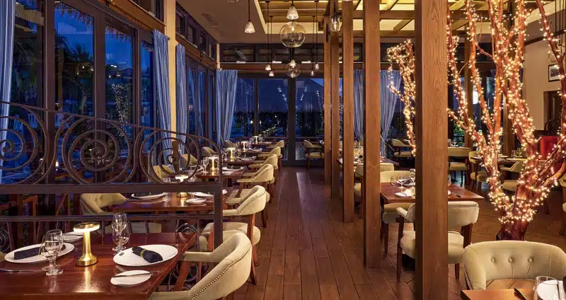 Restaurant bij zwembad Sandals Grenada