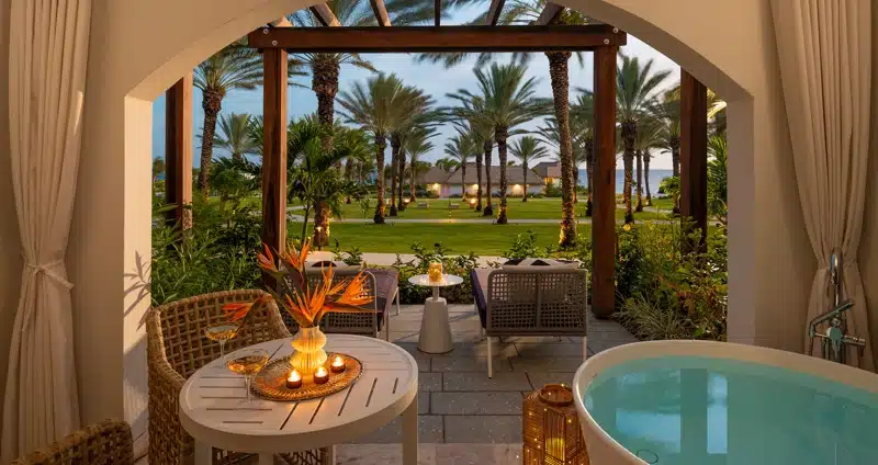 Terras met privé dompelbad en tuinzicht, Curaçao