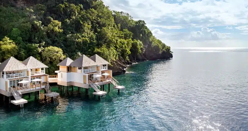 Waterbungalows boven zee bij Sandals Saint Vincent