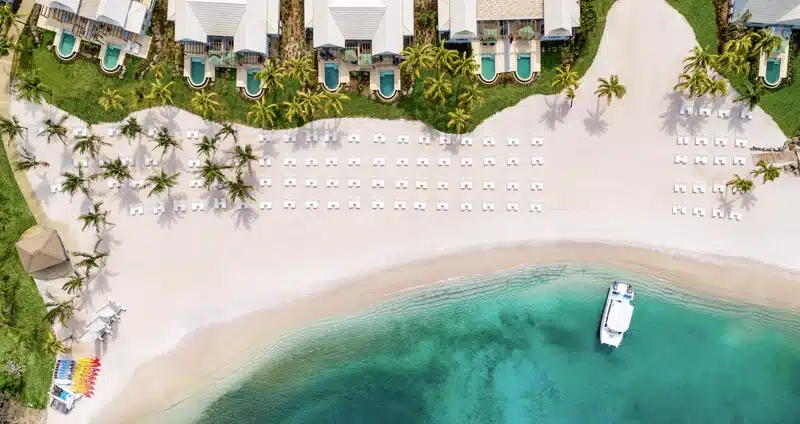 Luchtfoto strand en villa’s Sandals Saint Vincent