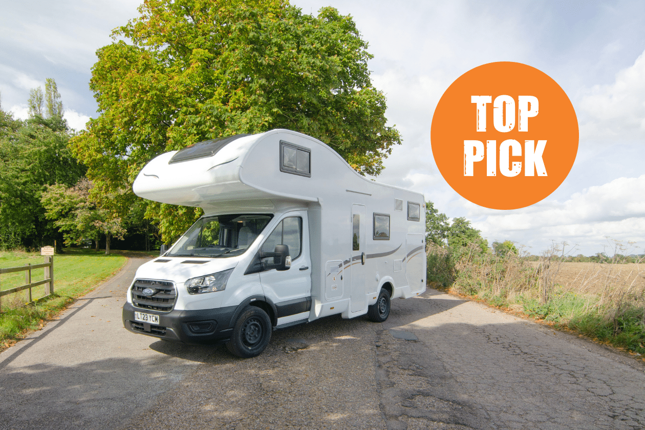 Camper met label "Top Pick" geparkeerd in Nieuw-Zeeland