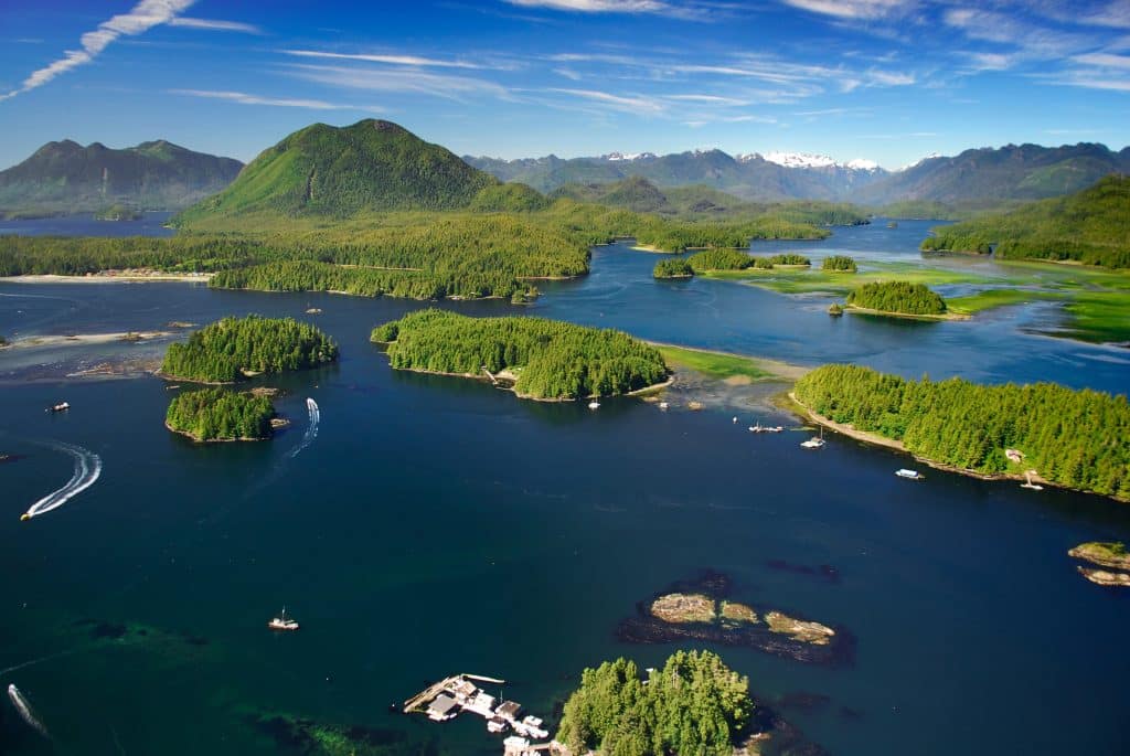 Groene eilanden en waterwegen bij Vancouver Island
