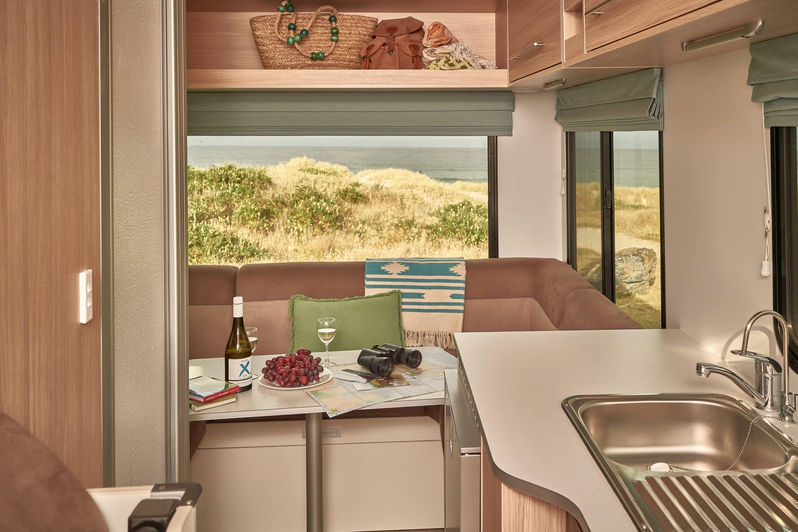 Loungegedeelte camper met uitzicht