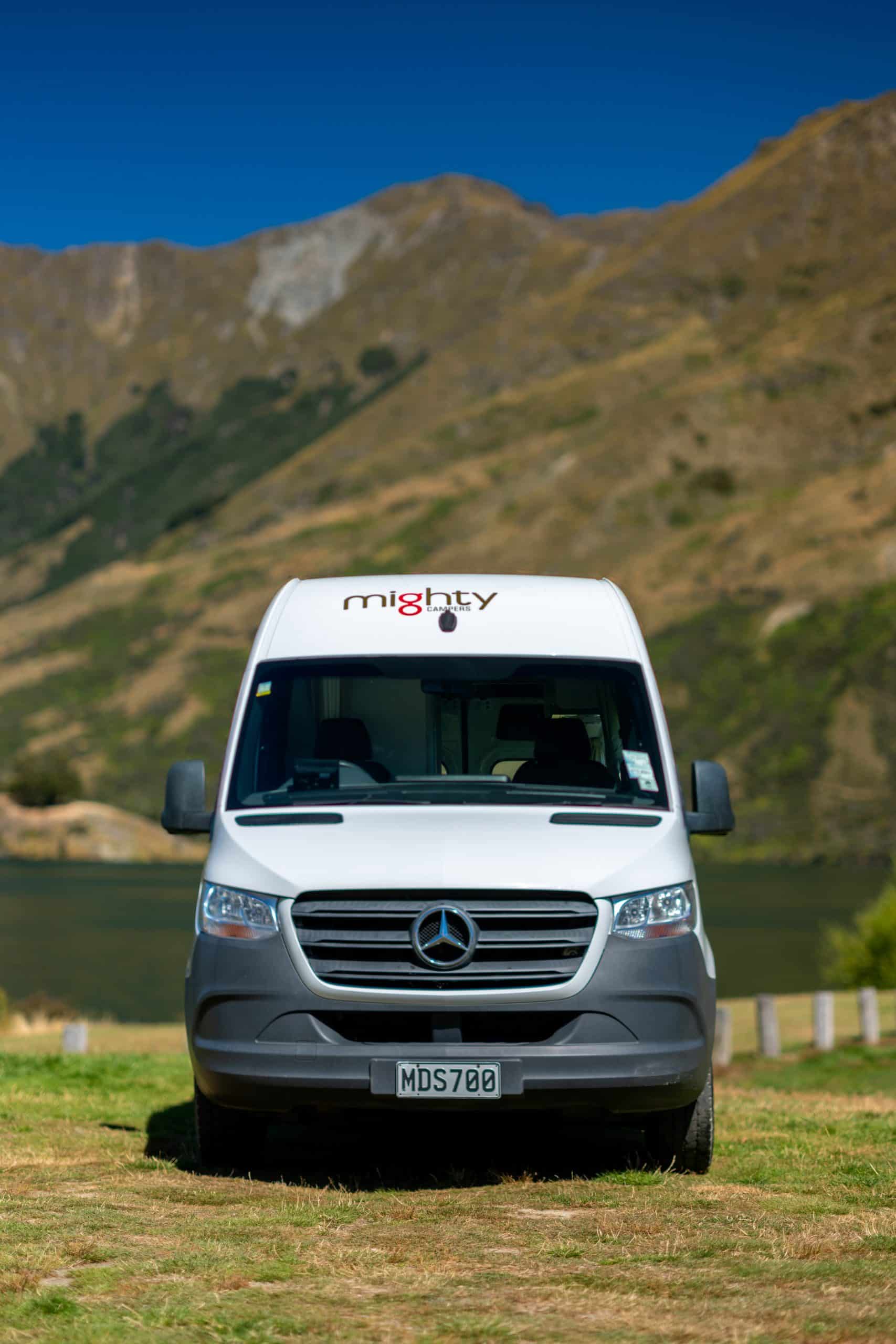 Vooraanzicht van Deuce camper in Nieuw-Zeeland