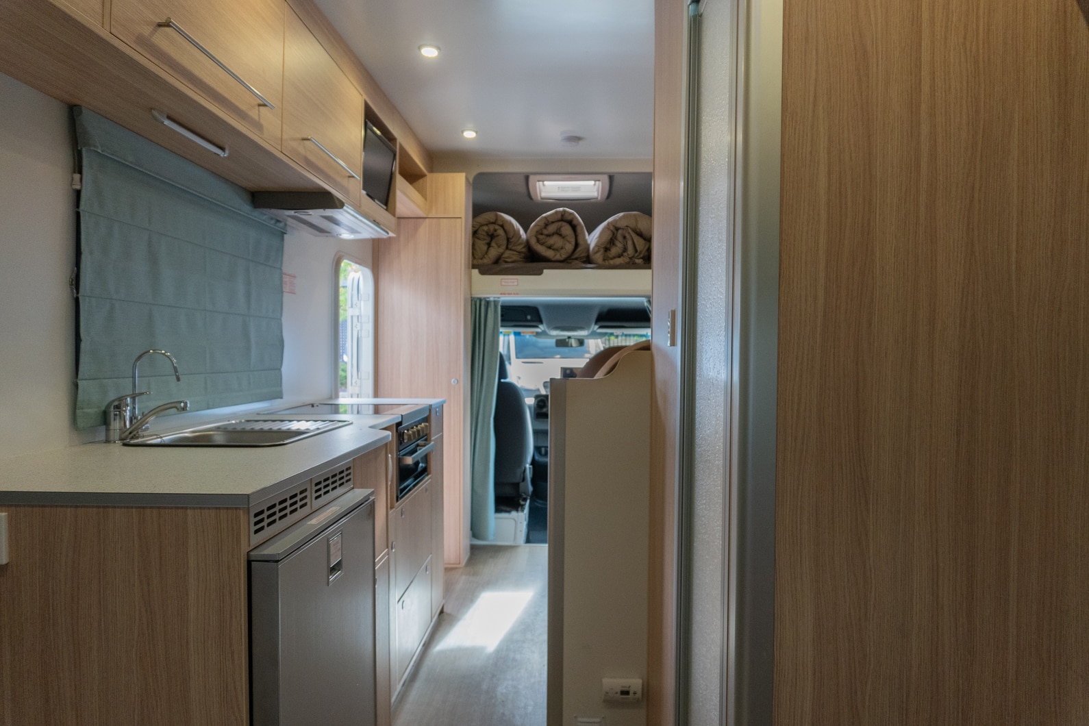 Keuken in camper met opbergruimte