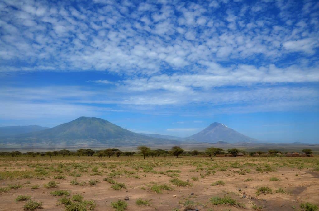 Vulkanen en savanne bij Ol Doinyo Lengai, Tanzania