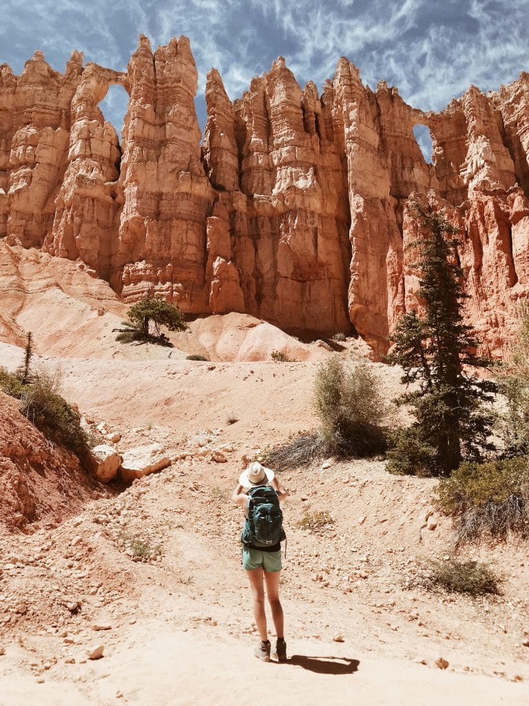 Rotsformaties met wandelaar in Bryce Canyon