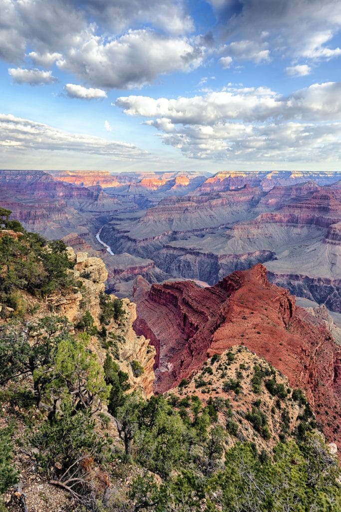 Uitzicht over rotsformaties en Grand Canyon in Arizona