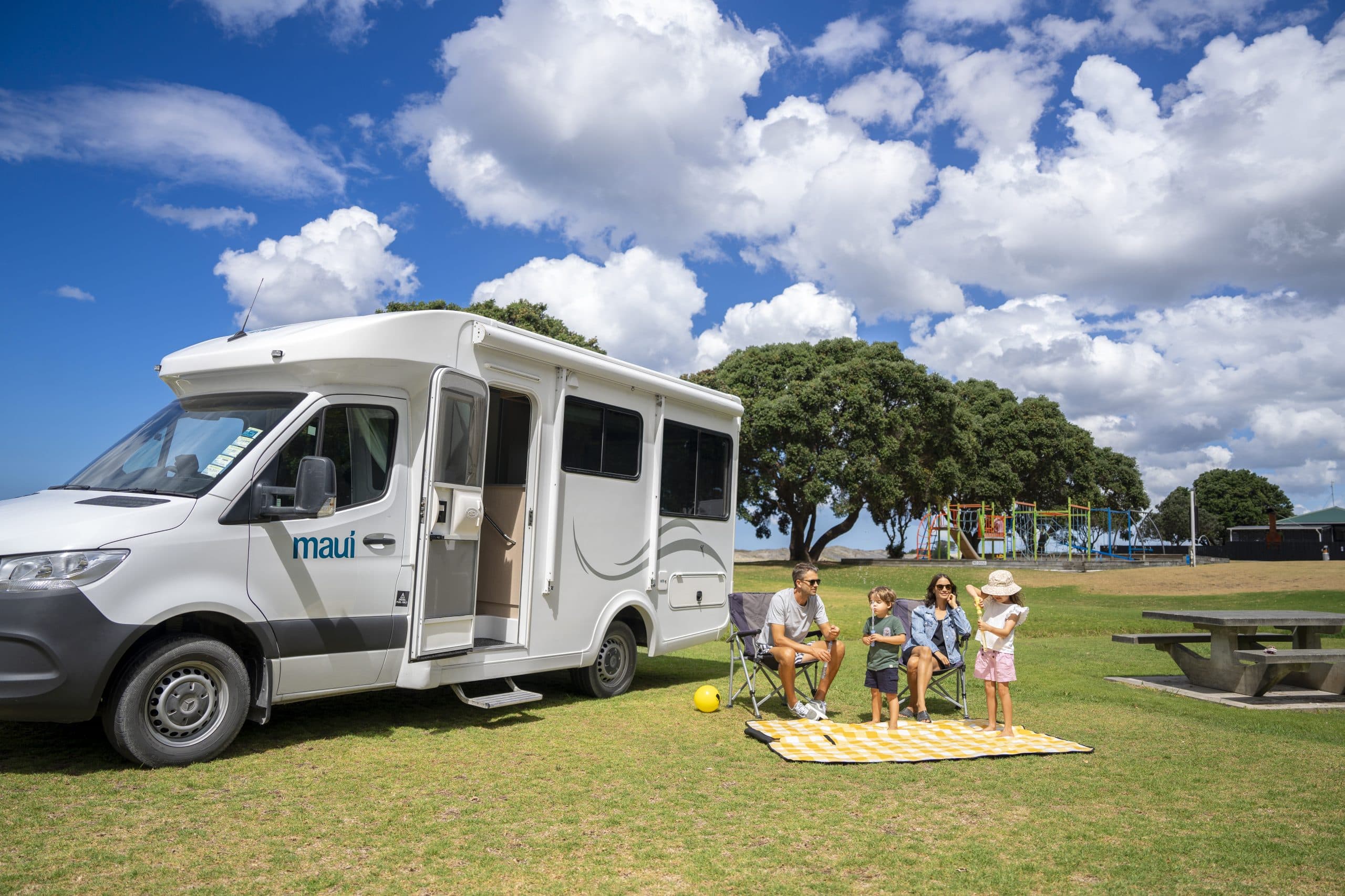 Familie voor camper met speeltuin in Nieuw-Zeeland