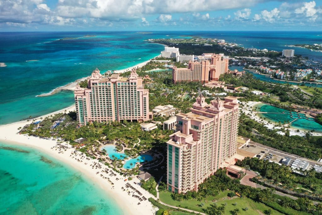 Luchtfoto van Atlantis Hotel aan het strand, Bahama's